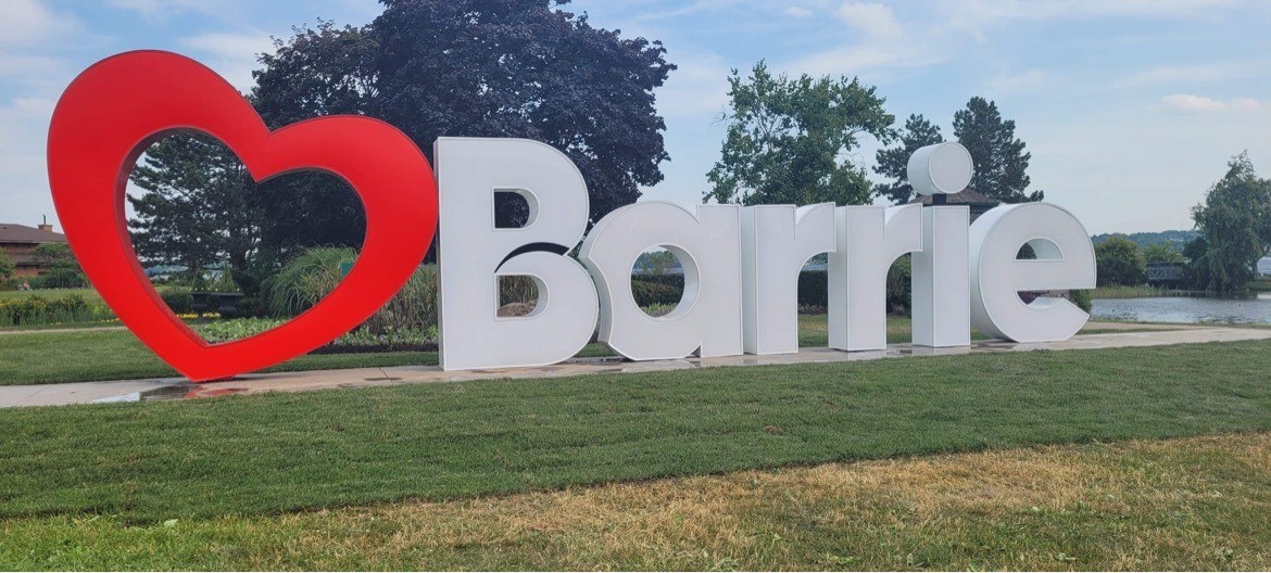 The red heart Barrie sign on the Barrie waterfront