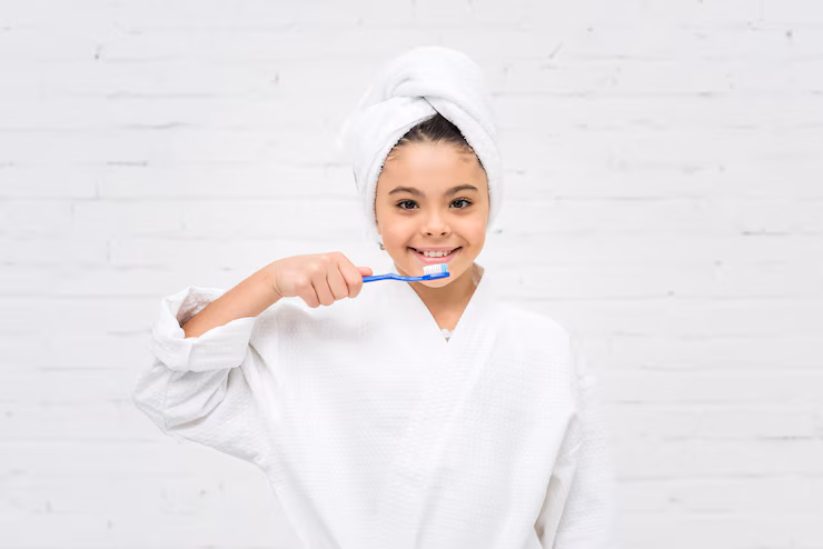 Little Kid Brushing Her Teeth – North Barrie Dental